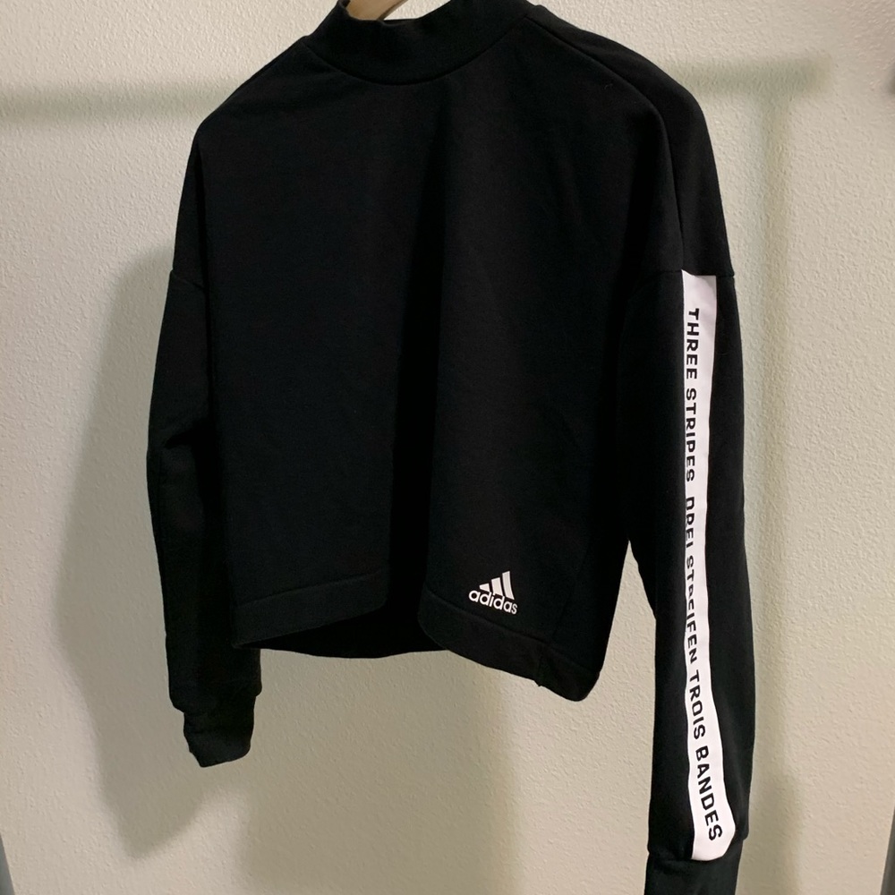 Cropped Adidas sweatshirt